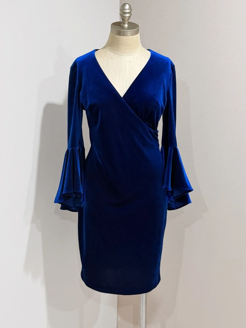 Calvin Klein Women's Sapphire Blue Flare-Sleeve Velvet Sheath Dress Size 4